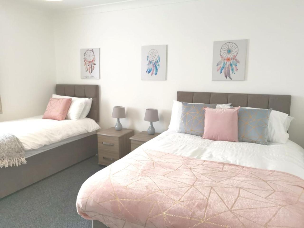 Parking, Smart Tv'S In All Rooms, Central Location سوانسي المظهر الخارجي الصورة