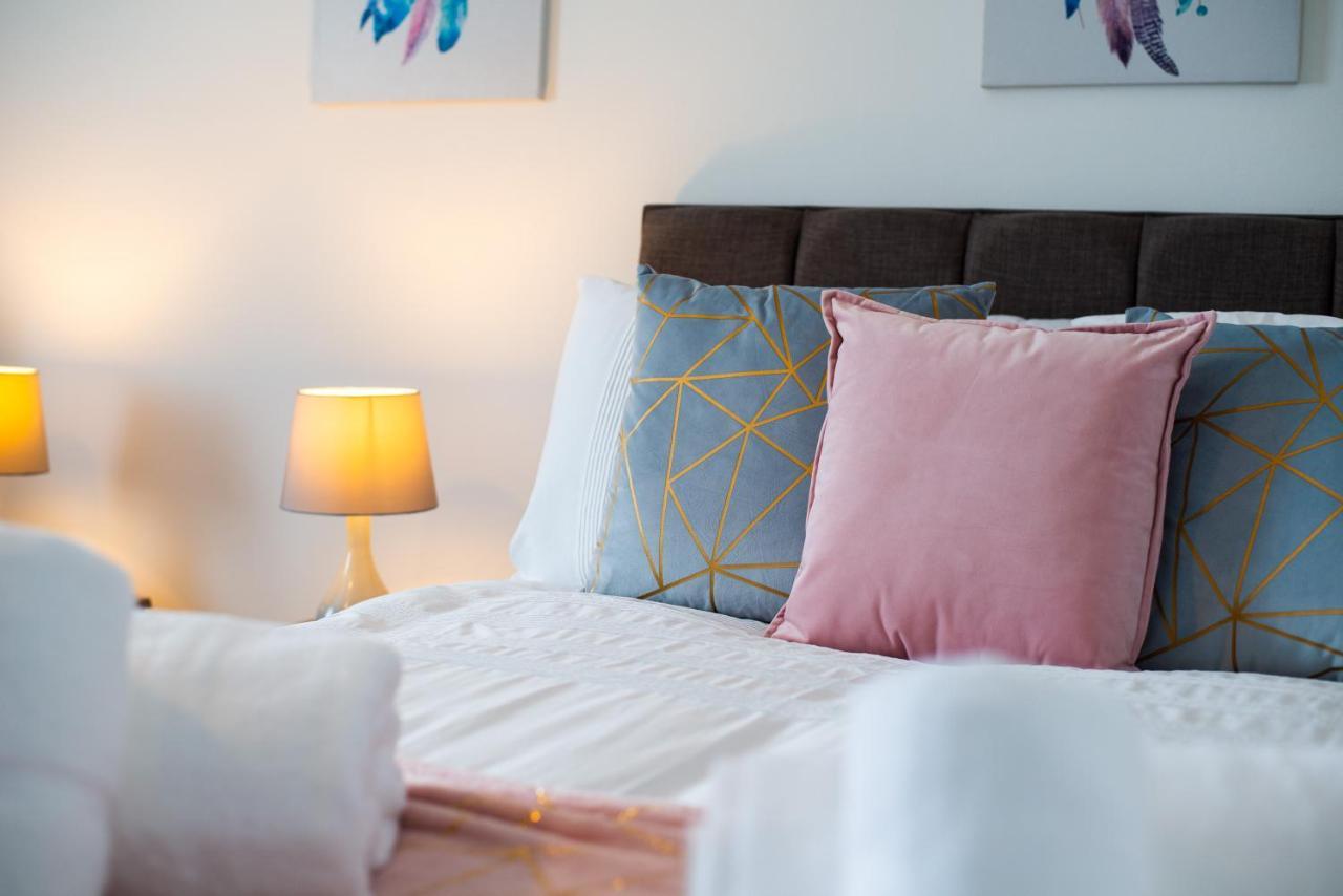 Parking, Smart Tv'S In All Rooms, Central Location سوانسي المظهر الخارجي الصورة