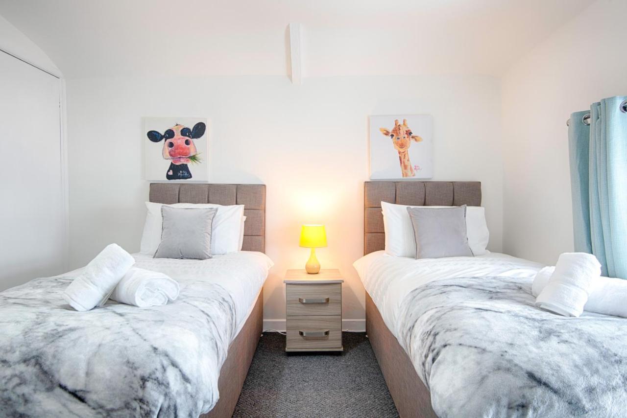 Parking, Smart Tv'S In All Rooms, Central Location سوانسي المظهر الخارجي الصورة