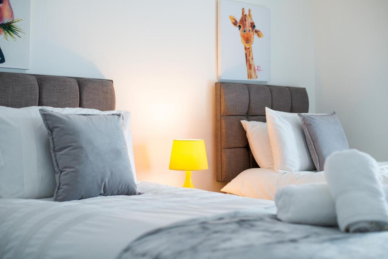 Parking, Smart Tv'S In All Rooms, Central Location سوانسي المظهر الخارجي الصورة